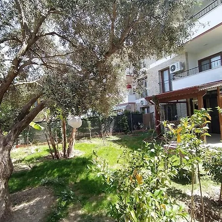 Datca'nin Degerlenen Bolgesi Comarlikta Bahceli Ev Willa